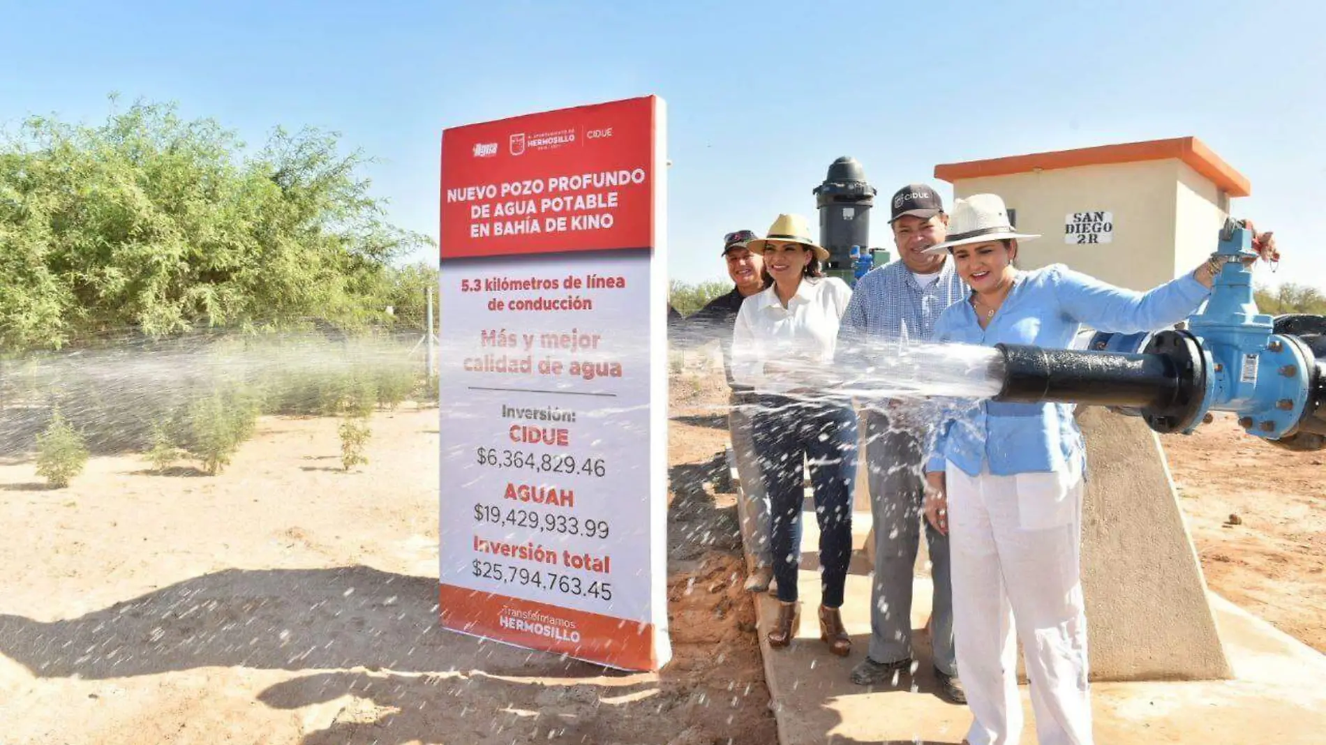 celida lopez agua en bahía de kino 